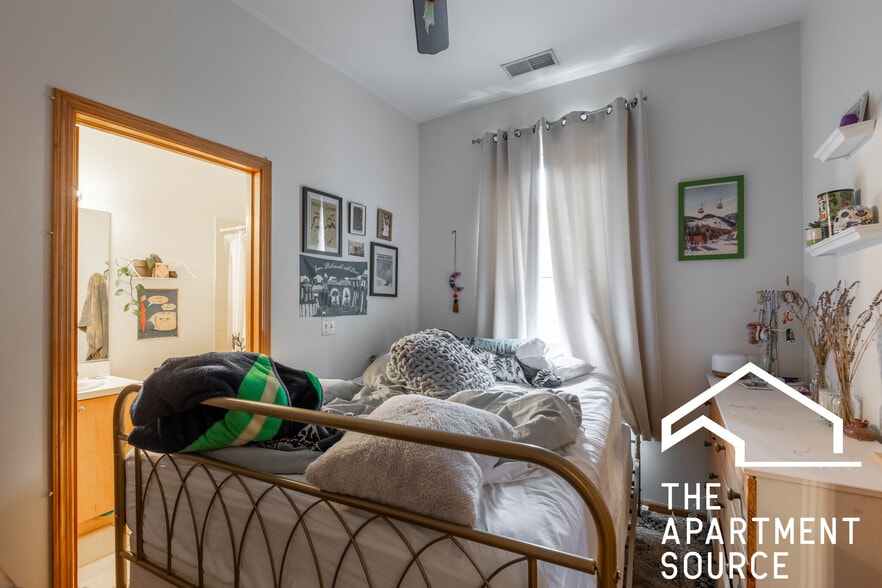 Building Photo - 1446 N Leavitt St