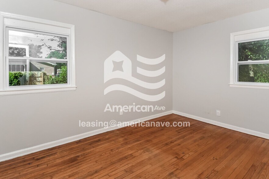 Building Photo - 5023 Barrington Dr