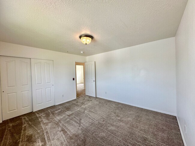 Building Photo - Newly Renovated Expansive Multi story 4 be...