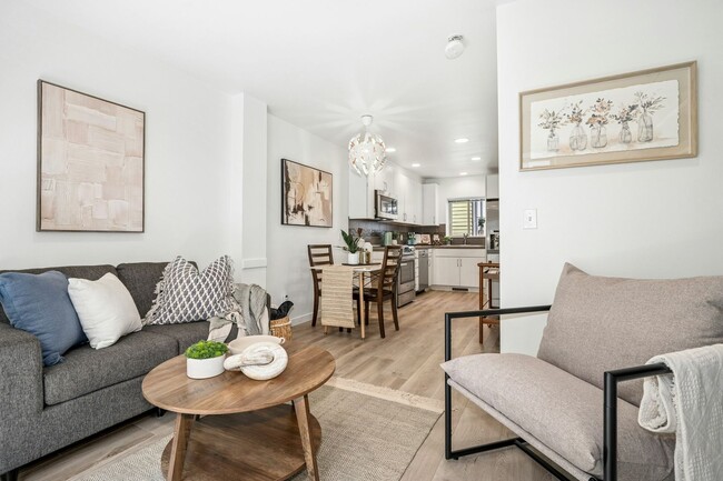 Building Photo - Columbia City Townhome