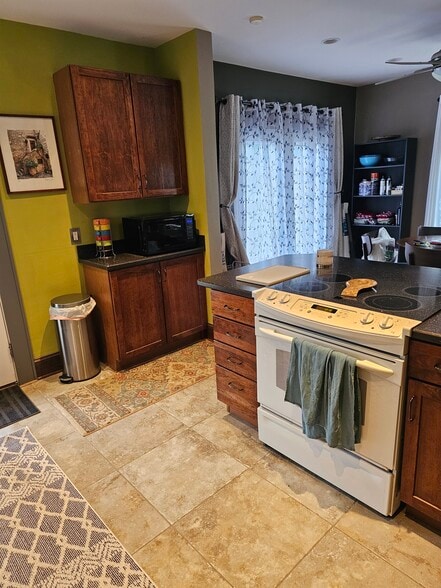 Kitchen - 521 Memphis Ave