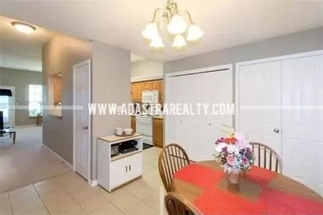 Building Photo - Spacious Maintenance Free Townhome in Gard...