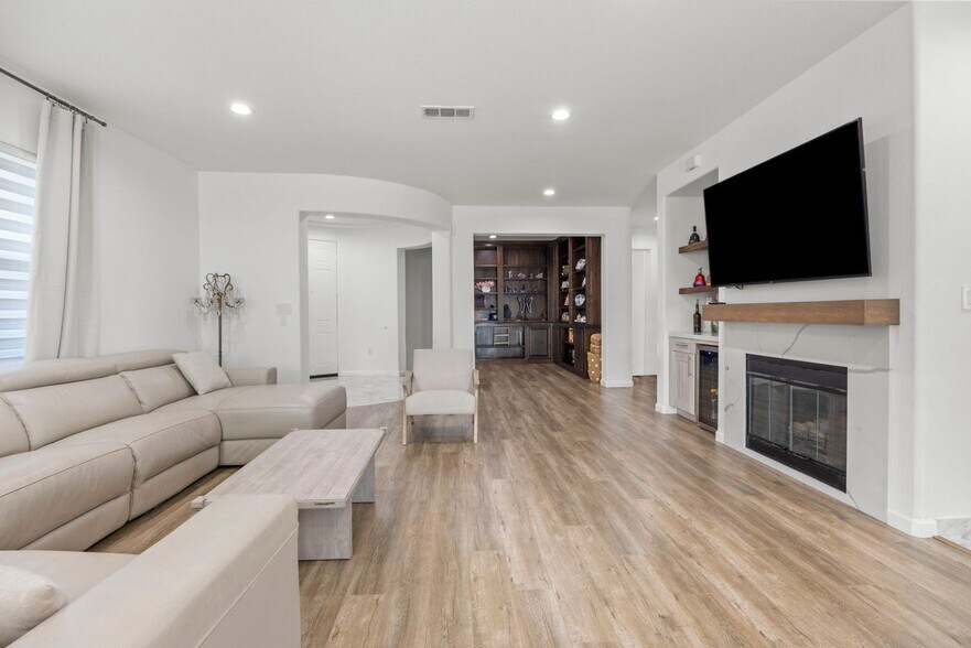Building Photo - 16485 Nicklaus Dr