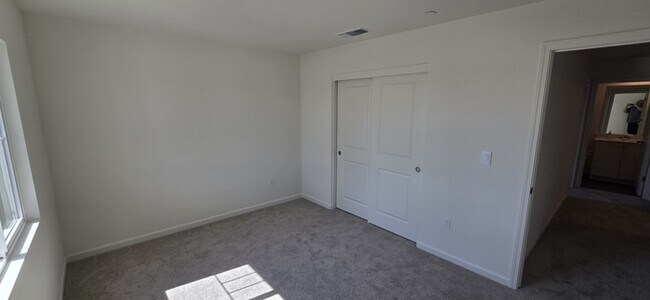 Building Photo - Brand New 4 Bed, 3 Bath Solar-Powered Sing...