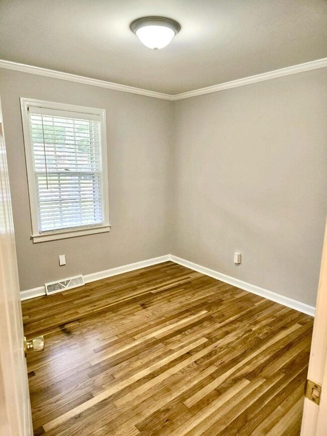 Building Photo - Charming ranch style home