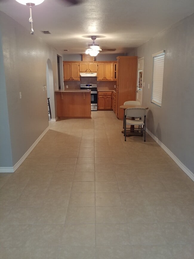 Building Photo - 1421 W Madison Ave