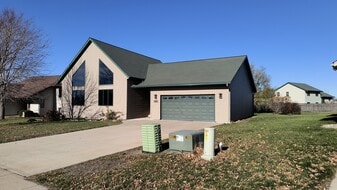 Building Photo - 124 Copperfield Dr