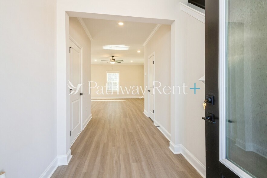 Building Photo - 141 Adams Tree Wy