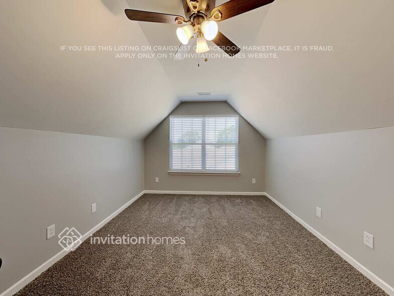 Building Photo - 15249 Pangborn Pl