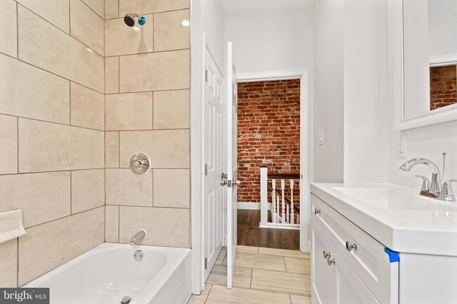 Building Photo - 215 N 53rd St