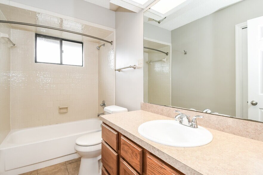 Building Photo - 970 Sandstone Dr