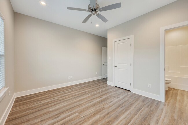 Building Photo - 212 Tee Dr