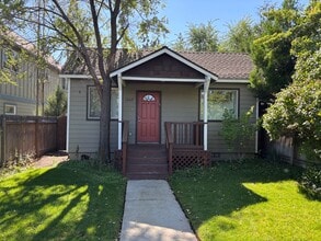 Building Photo - Downtown NW Bend Home Close to the River