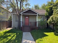 Building Photo - Downtown NW Bend Home Close to the River