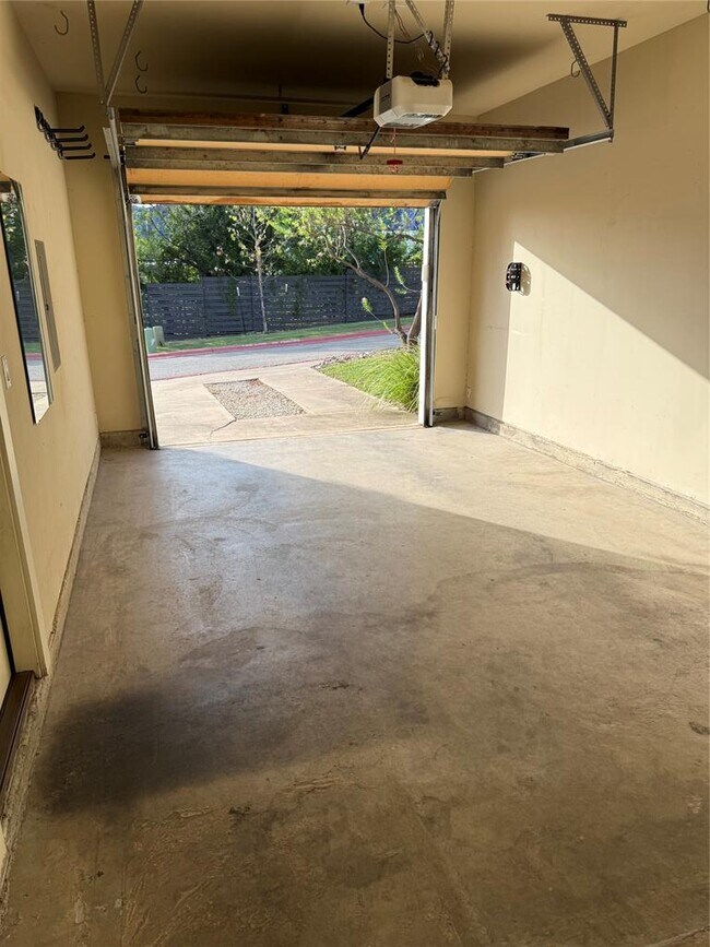 Building Photo - 2825 Stock Dr