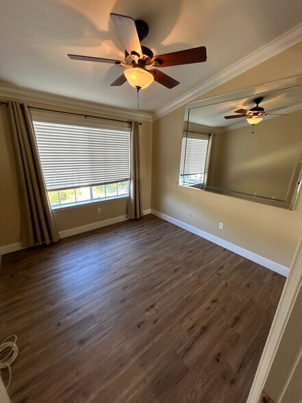 Building Photo - 19 Tulip Pl