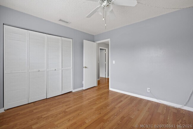 Building Photo - 707 Stonewood Ct