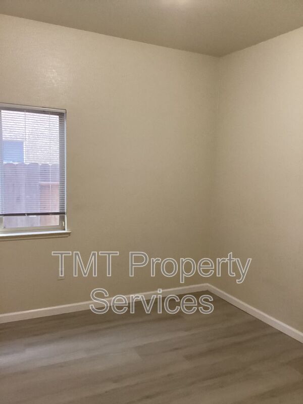 Building Photo - 10012 Mosaic Way