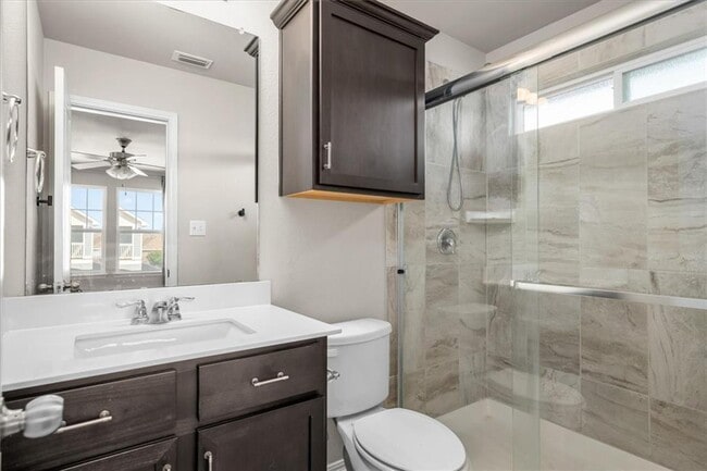 Building Photo - 215 Friendship Oak Dr