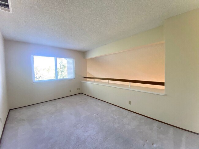 Building Photo - Spacious 4-bedroom home with Bonus Loft located in Union City! – Beautiful Backyard!