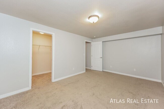 Building Photo - 7045 Wood Lily Dr