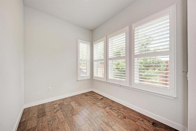 Building Photo - 10201 Cienega Cove