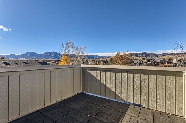 Building Photo - Modern 4-Bedroom Townhouse with Stunning Views in Boulder, CO