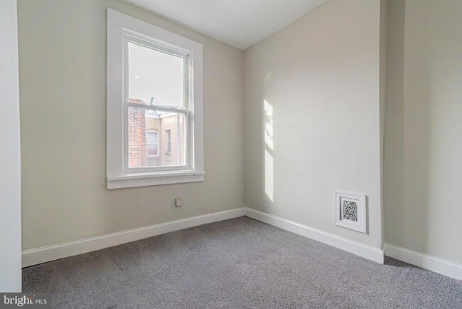 Building Photo - 1528 S Hollywood St