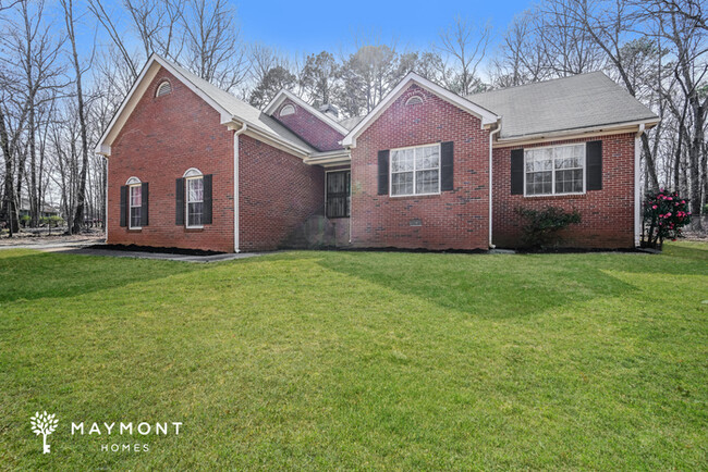 Building Photo - Brick Home with Pool