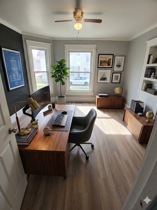 Building Photo - 730 E Hurlbut Ave