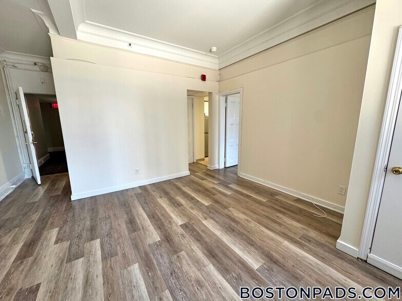 Building Photo - 62 Boylston St