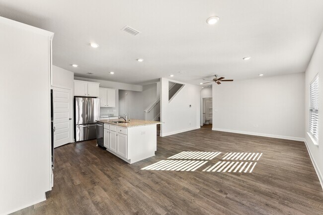 Building Photo - 3000 Rachel Pl