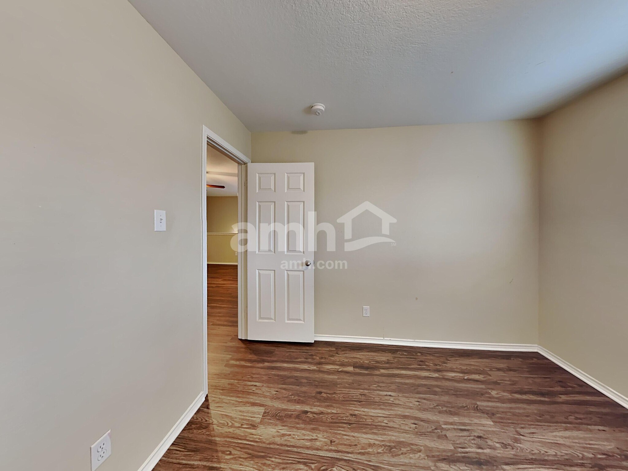 Building Photo - 9210 Pacific Maple