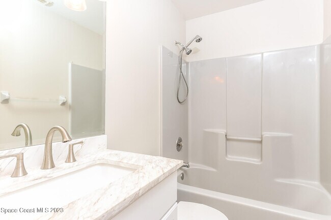 Building Photo - 2307 SW Kent Cir