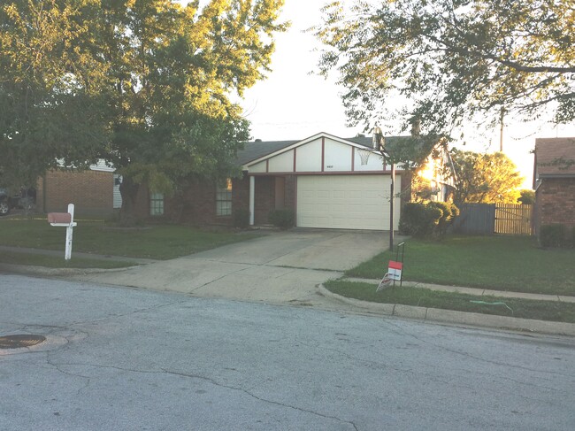 Building Photo - 6437 Sunset Rd