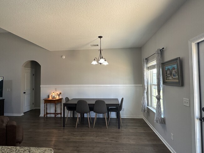 Building Photo - 27 Dove Run Dr