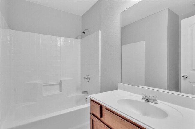 Building Photo - 3112 Lee Ave