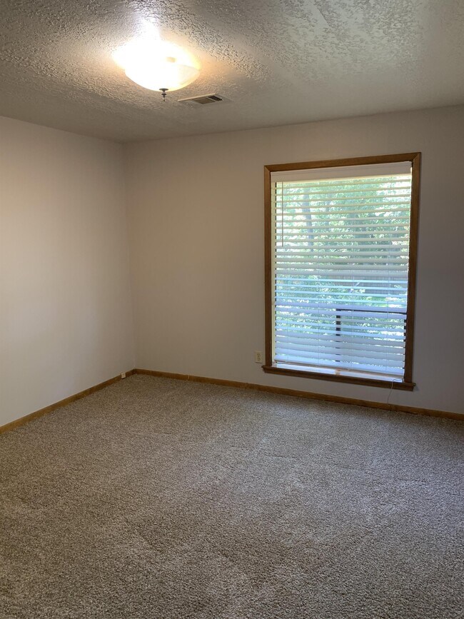 Building Photo - 603 Cache Cove Ct