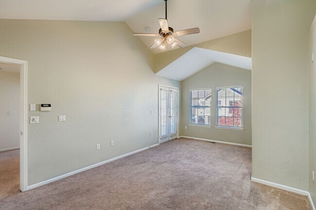 Building Photo - Spacious 3-Bedroom Townhome in Prime Denve...