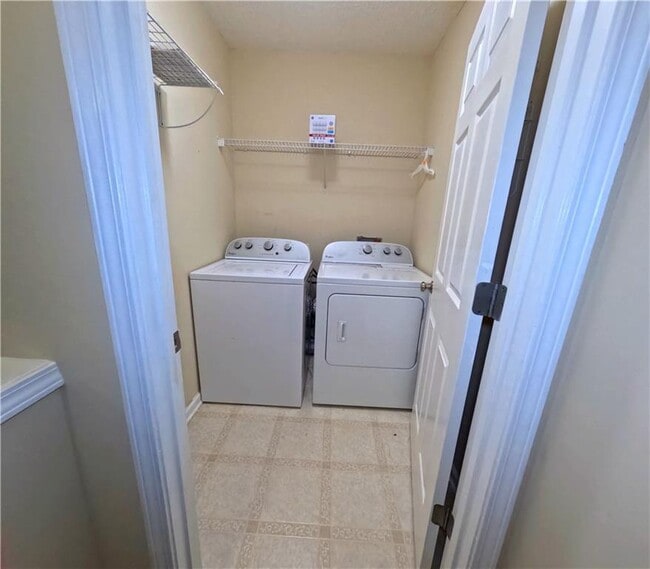 Building Photo - 4132 Royal Regency Cir