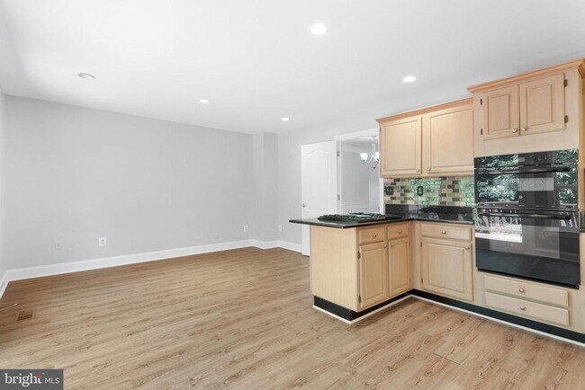 Building Photo - 46613 Silhouette Square