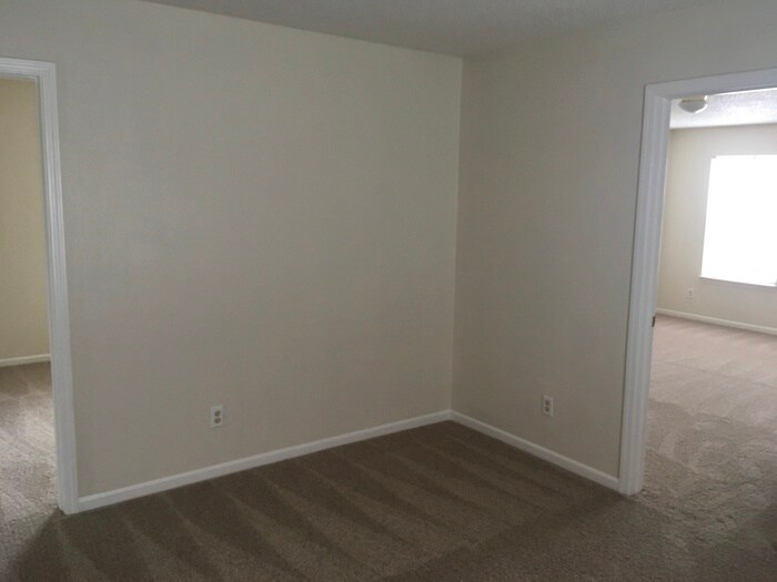 Building Photo - 10879 Walnut Grove Bend