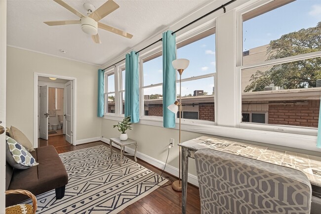 Building Photo - 324 W Alabama St