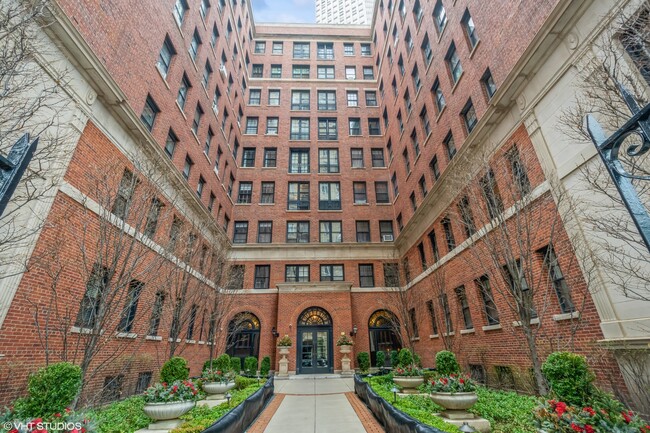 Primary Photo - 400 W Deming Pl