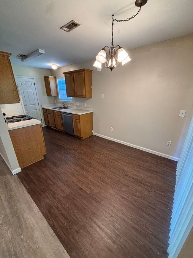 Building Photo - 3-Bedroom, 2-Bathroom Single Family Home i...