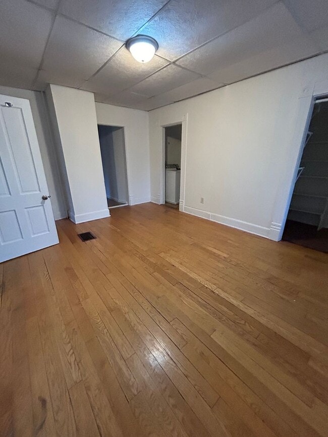 Building Photo - Market Street