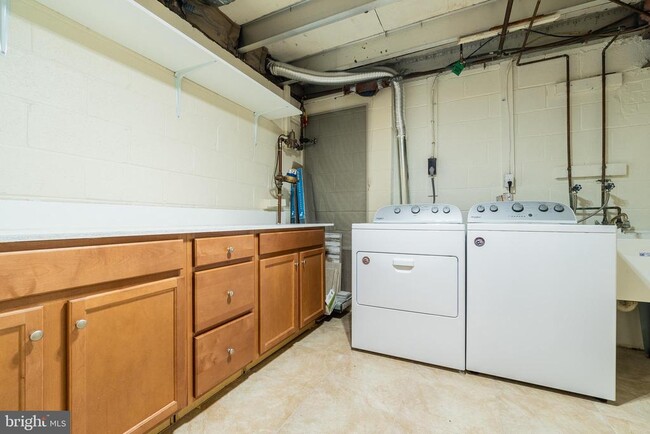 Building Photo - 6028 Forrest Hollow Ln