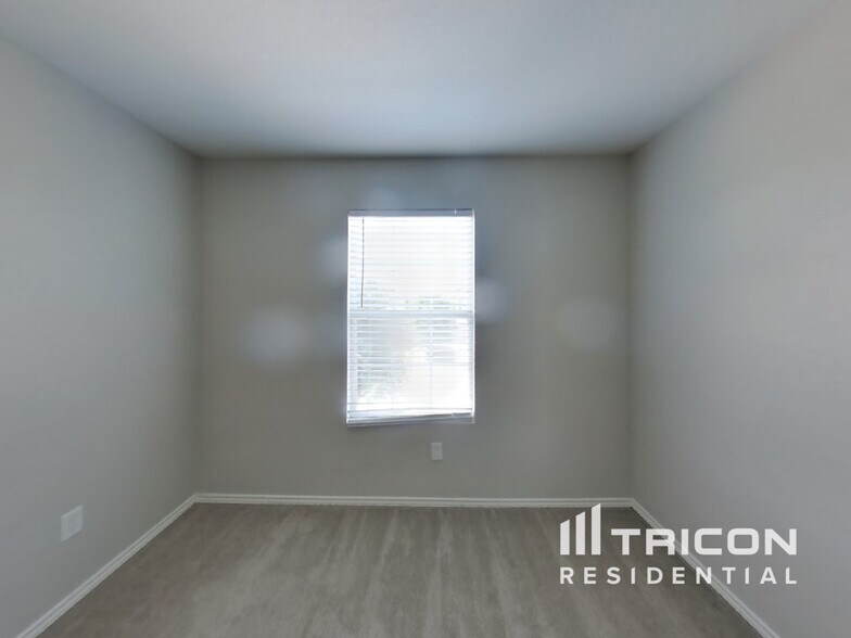 Building Photo - 9122 Silver Vista