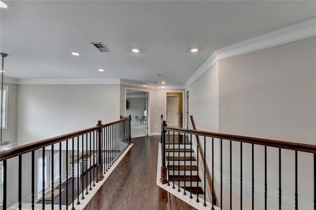 Building Photo - 6035 Ashborough Park