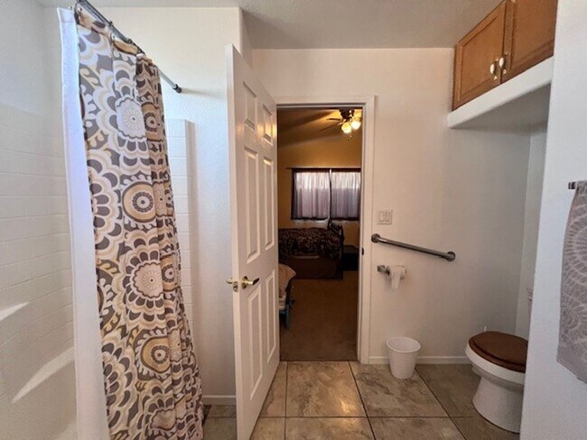 Building Photo - 3 Br 2Ba House with Garage and fenced yard**FURNISHED**